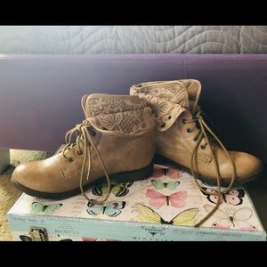 Lace up boots
